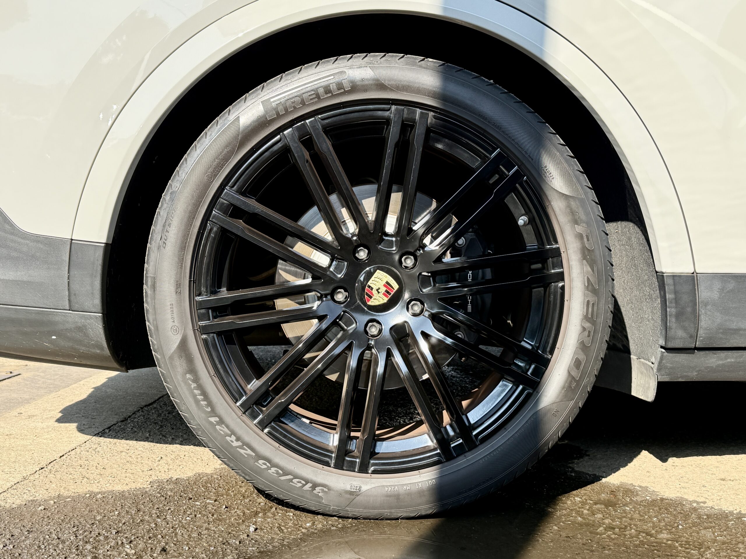 カイエンクーペ EハイブリッドTip-S 4WDの車両写真