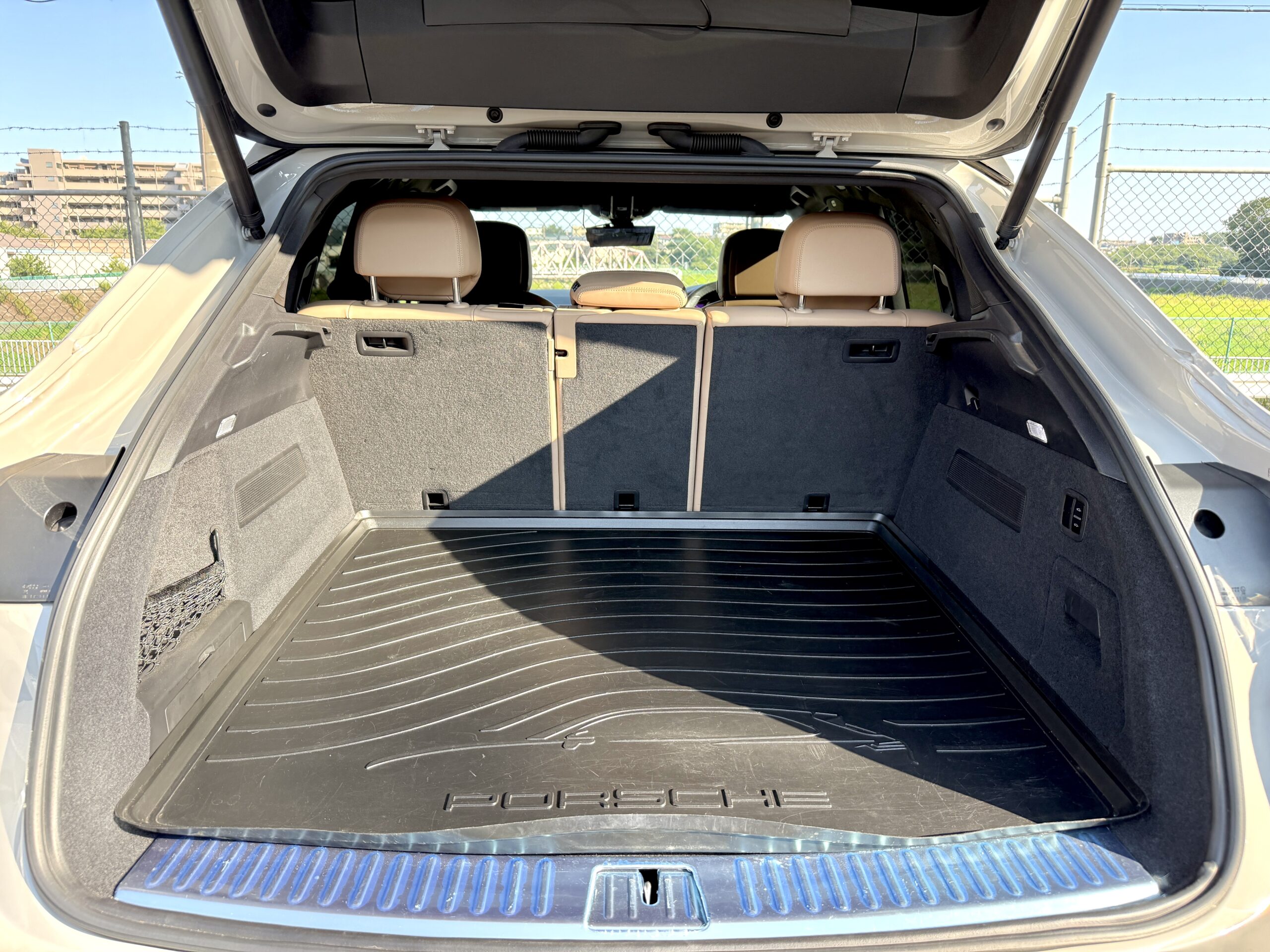 カイエンクーペ EハイブリッドTip-S 4WDの車両写真