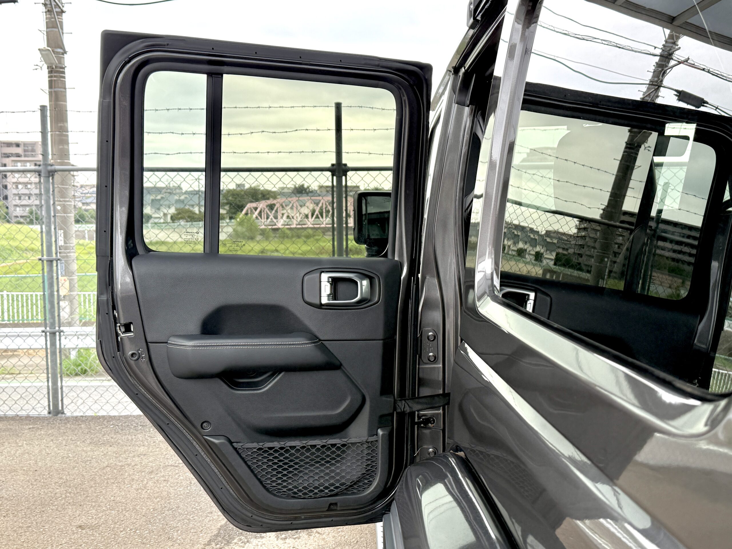 アンリミテッド サハラ2.0L 4WDの車両写真