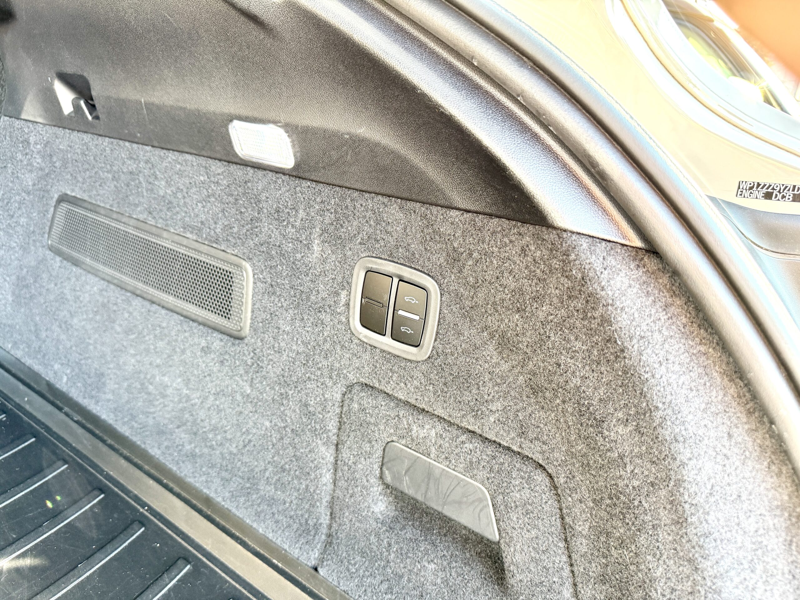 カイエンクーペ EハイブリッドTip-S 4WDの車両写真