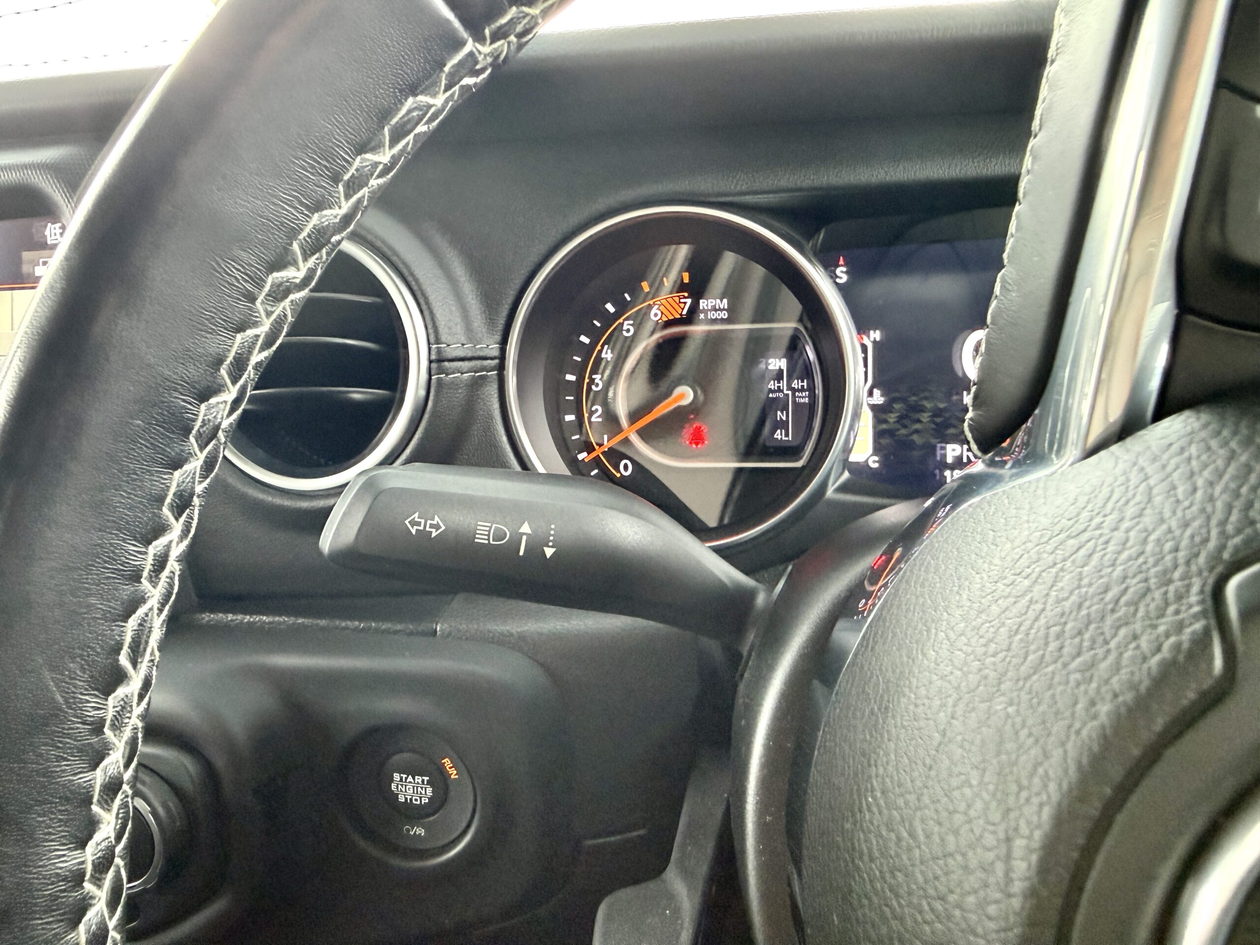 アンリミテッド サハラ2.0L 4WDの車両写真