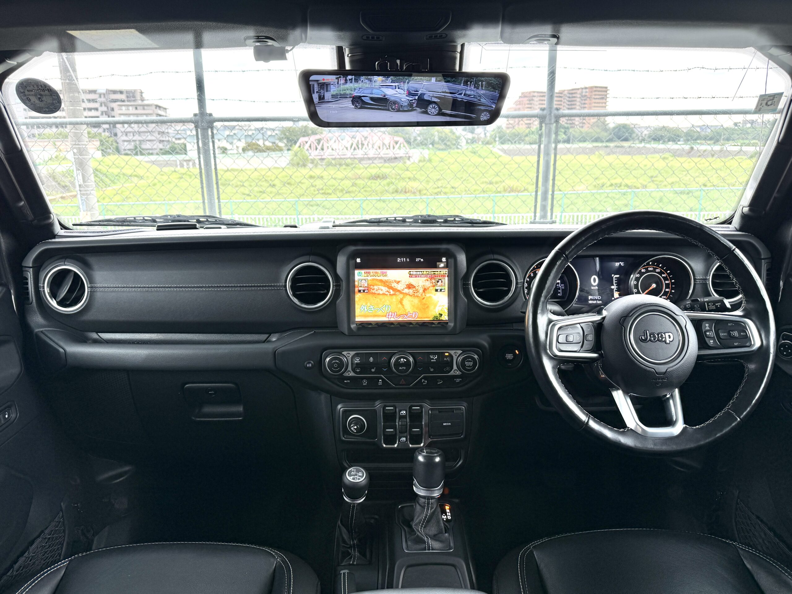 アンリミテッド サハラ2.0L 4WDの車両写真