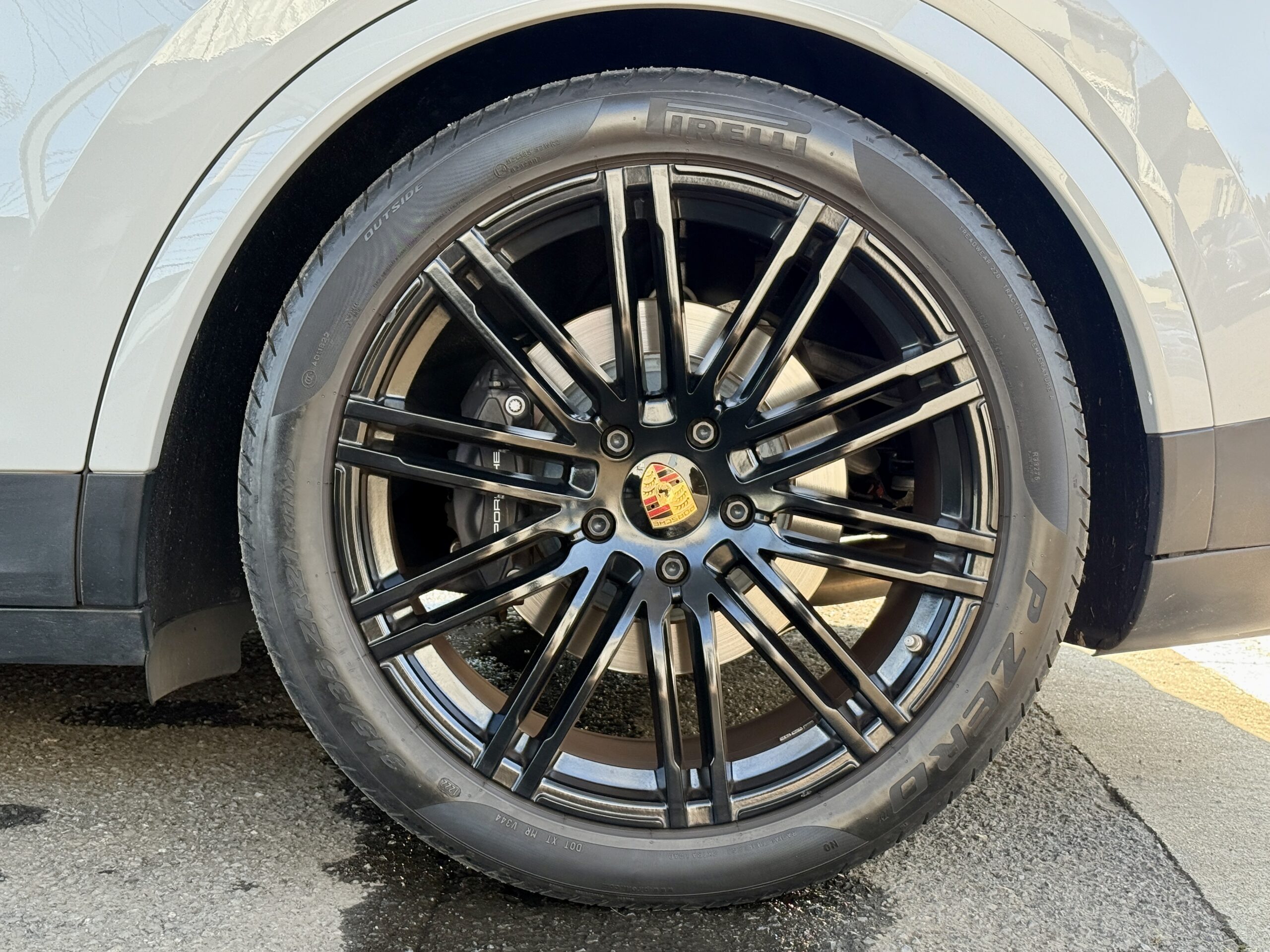 カイエンクーペ EハイブリッドTip-S 4WDの車両写真