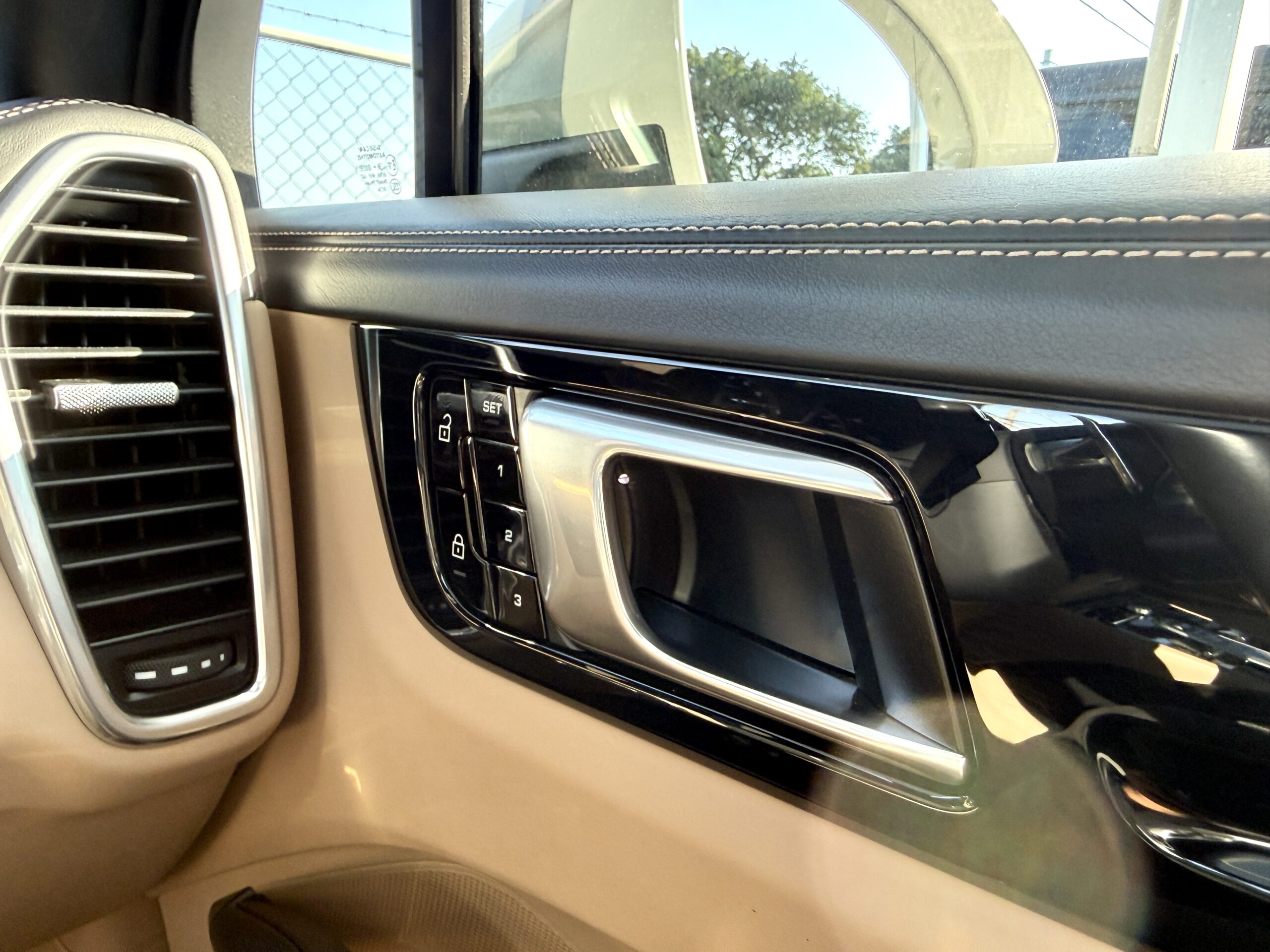 カイエンクーペ EハイブリッドTip-S 4WDの車両写真