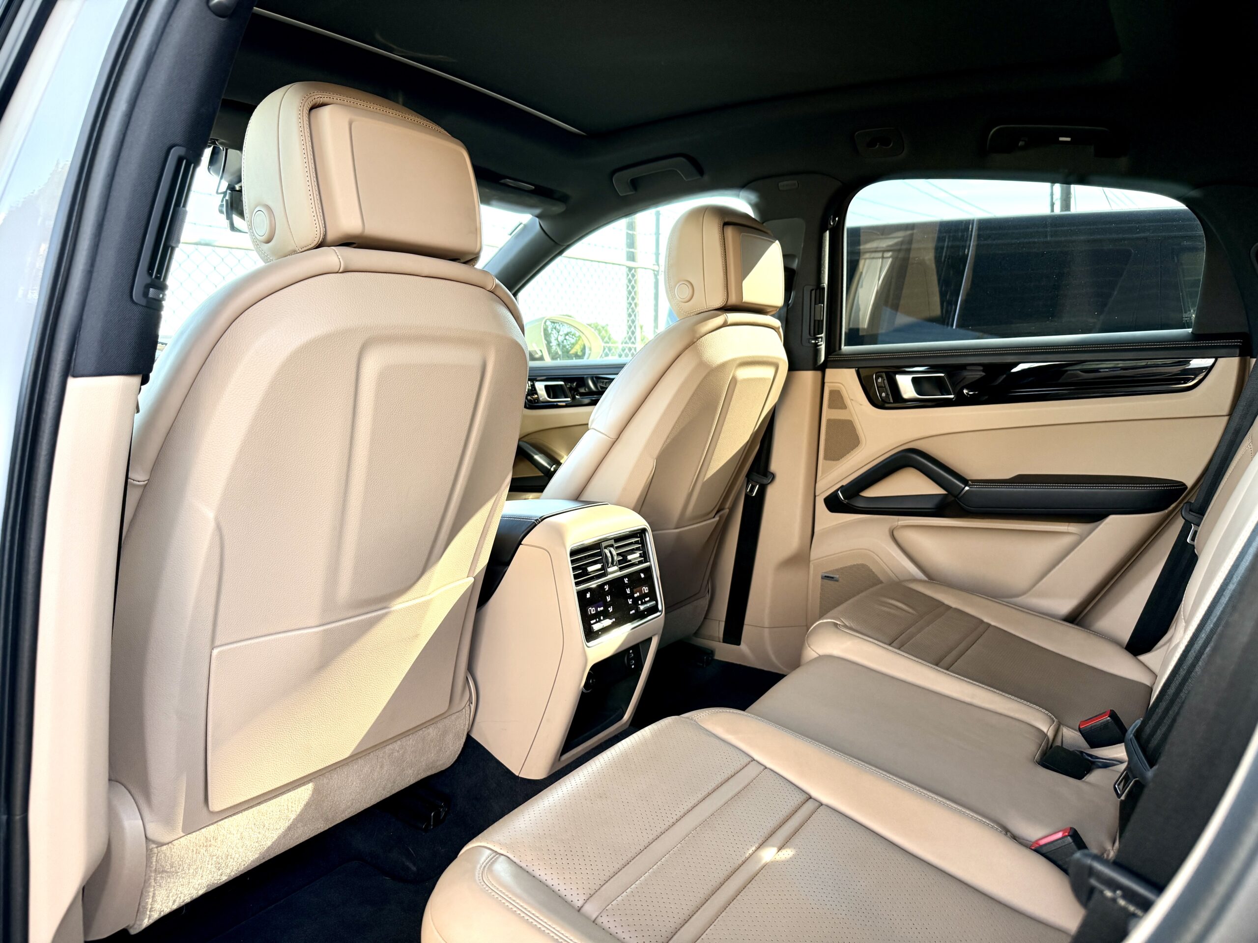 カイエンクーペ EハイブリッドTip-S 4WDの車両写真