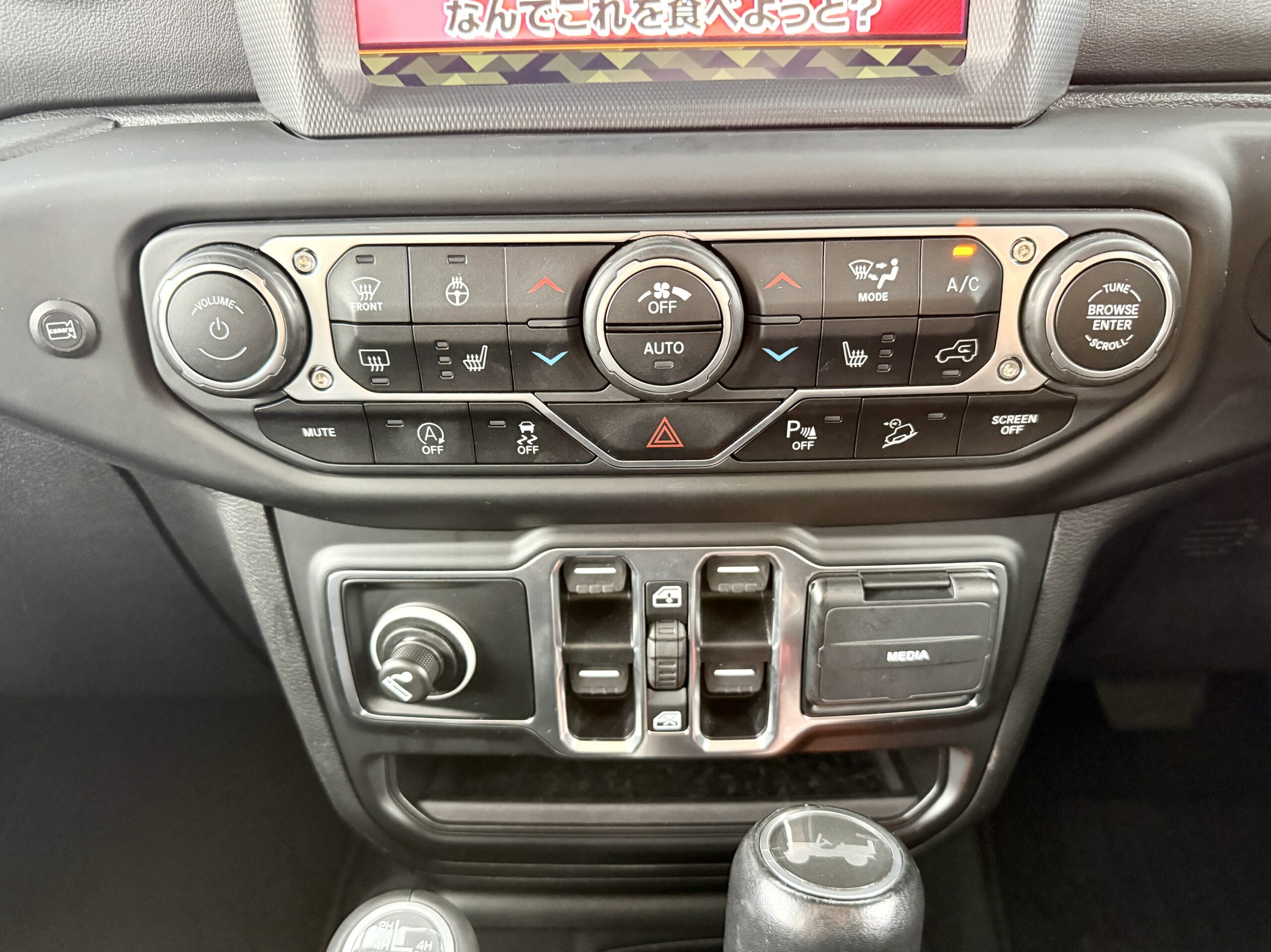 アンリミテッド サハラ2.0L 4WDの車両写真