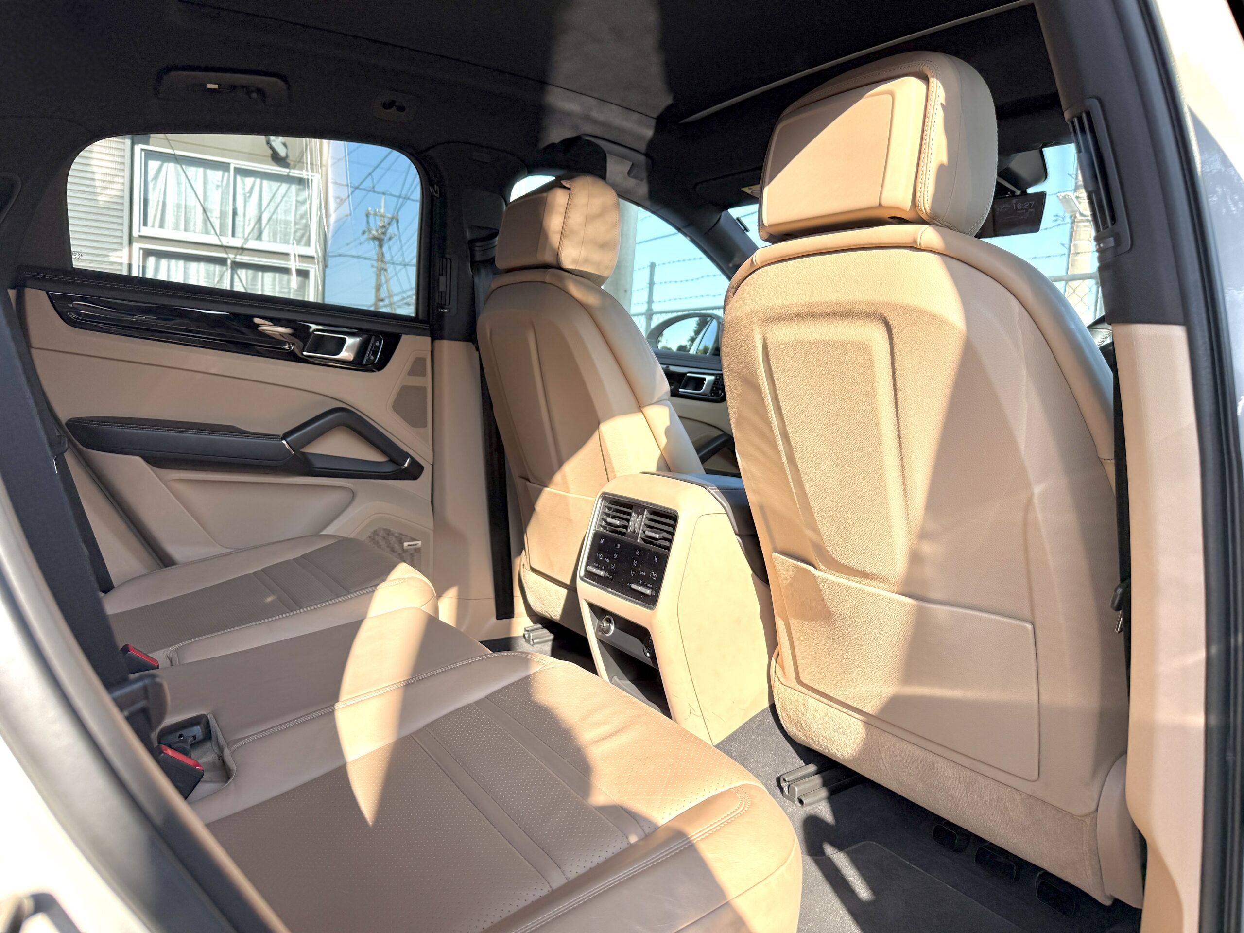 カイエンクーペ EハイブリッドTip-S 4WDの車両写真