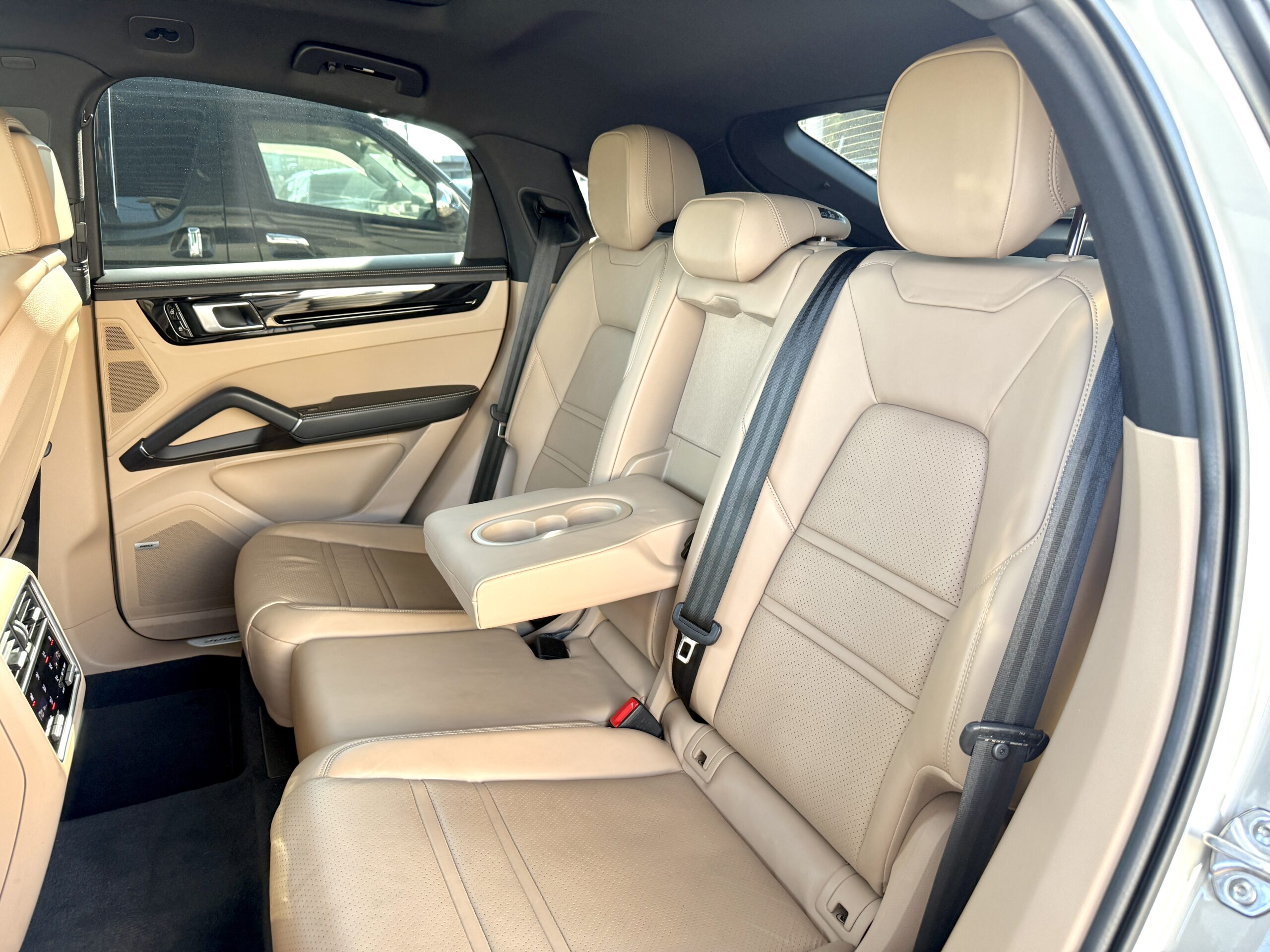 カイエンクーペ EハイブリッドTip-S 4WDの車両写真
