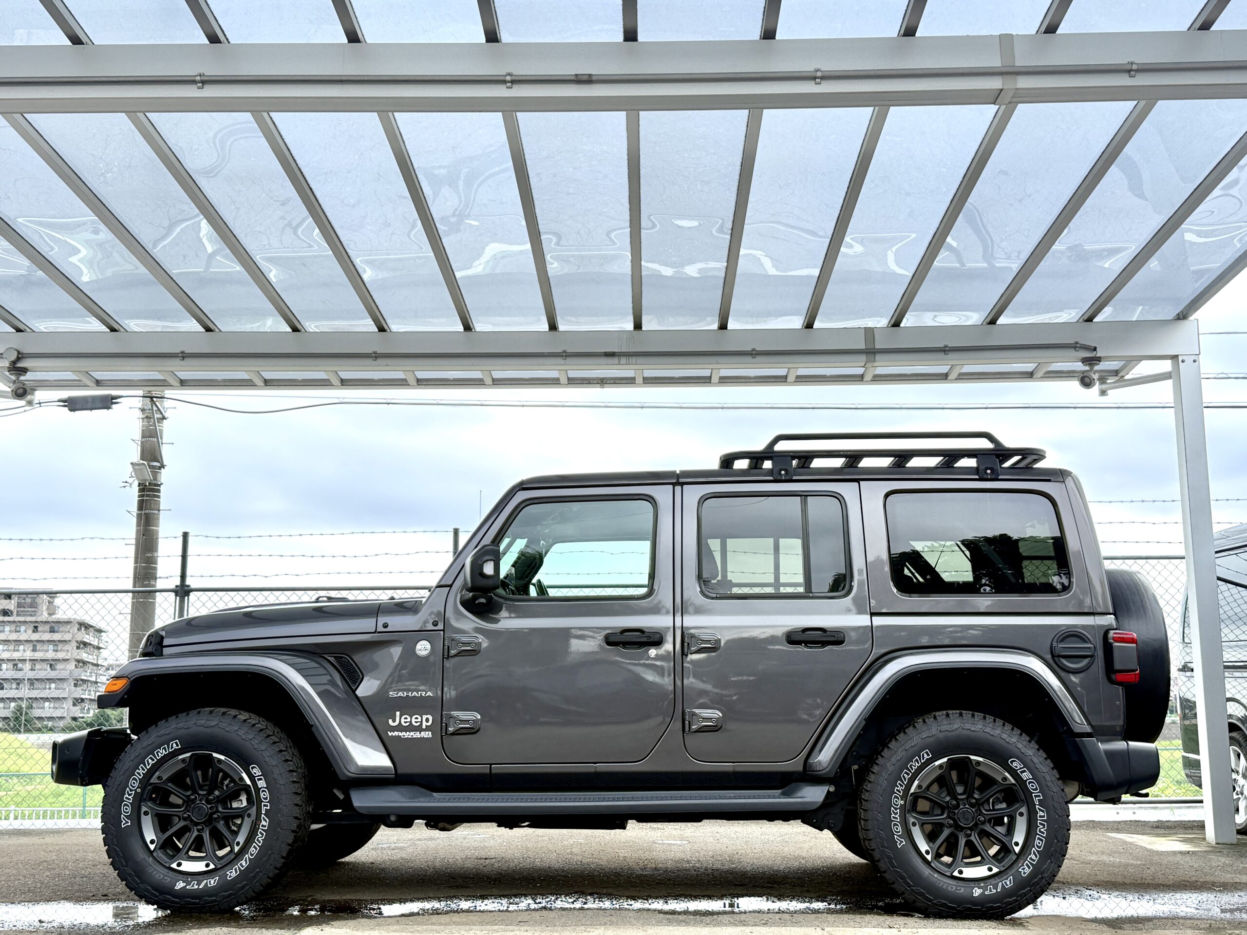 アンリミテッド サハラ2.0L 4WDの車両写真