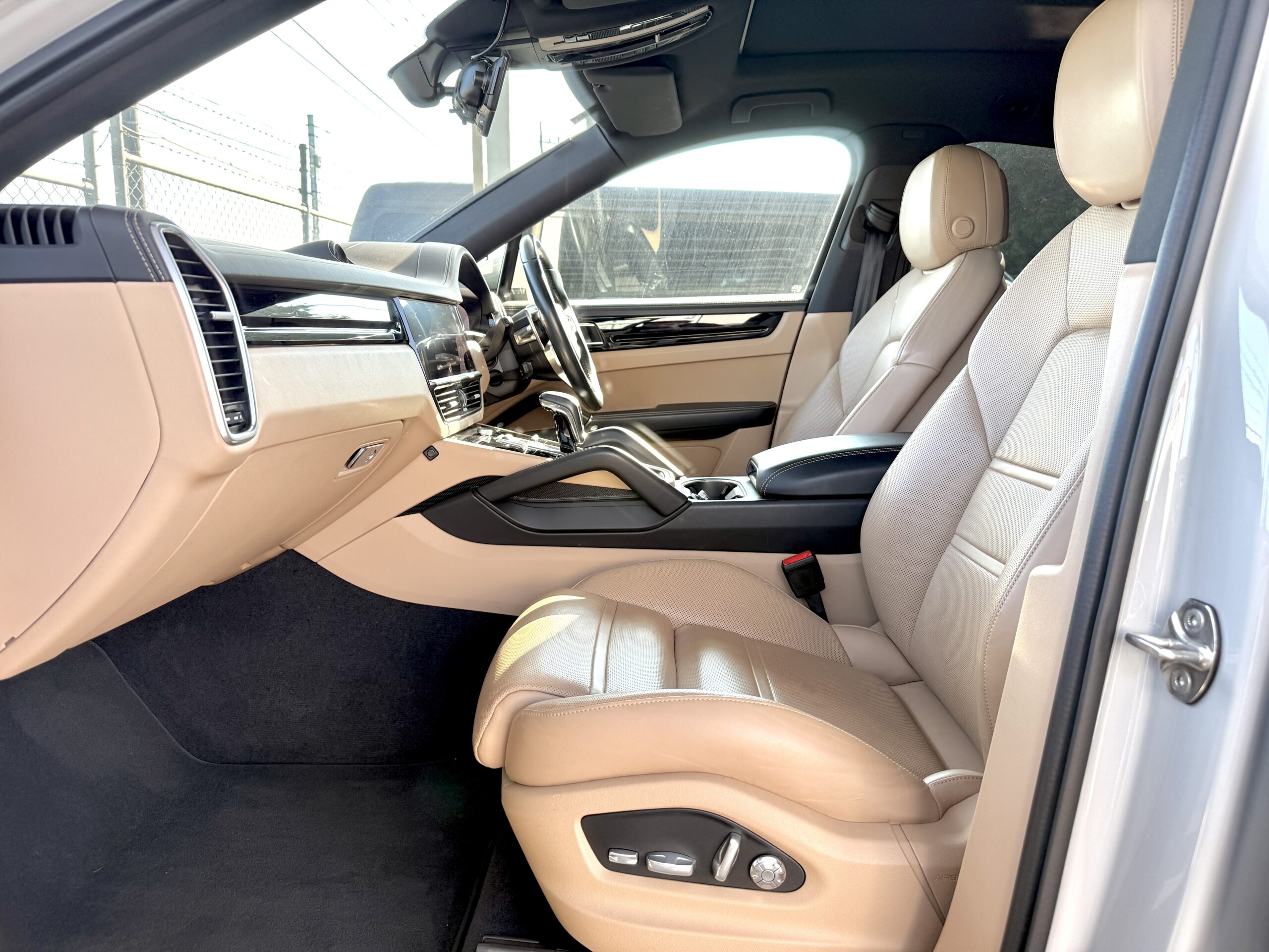 カイエンクーペ EハイブリッドTip-S 4WDの車両写真