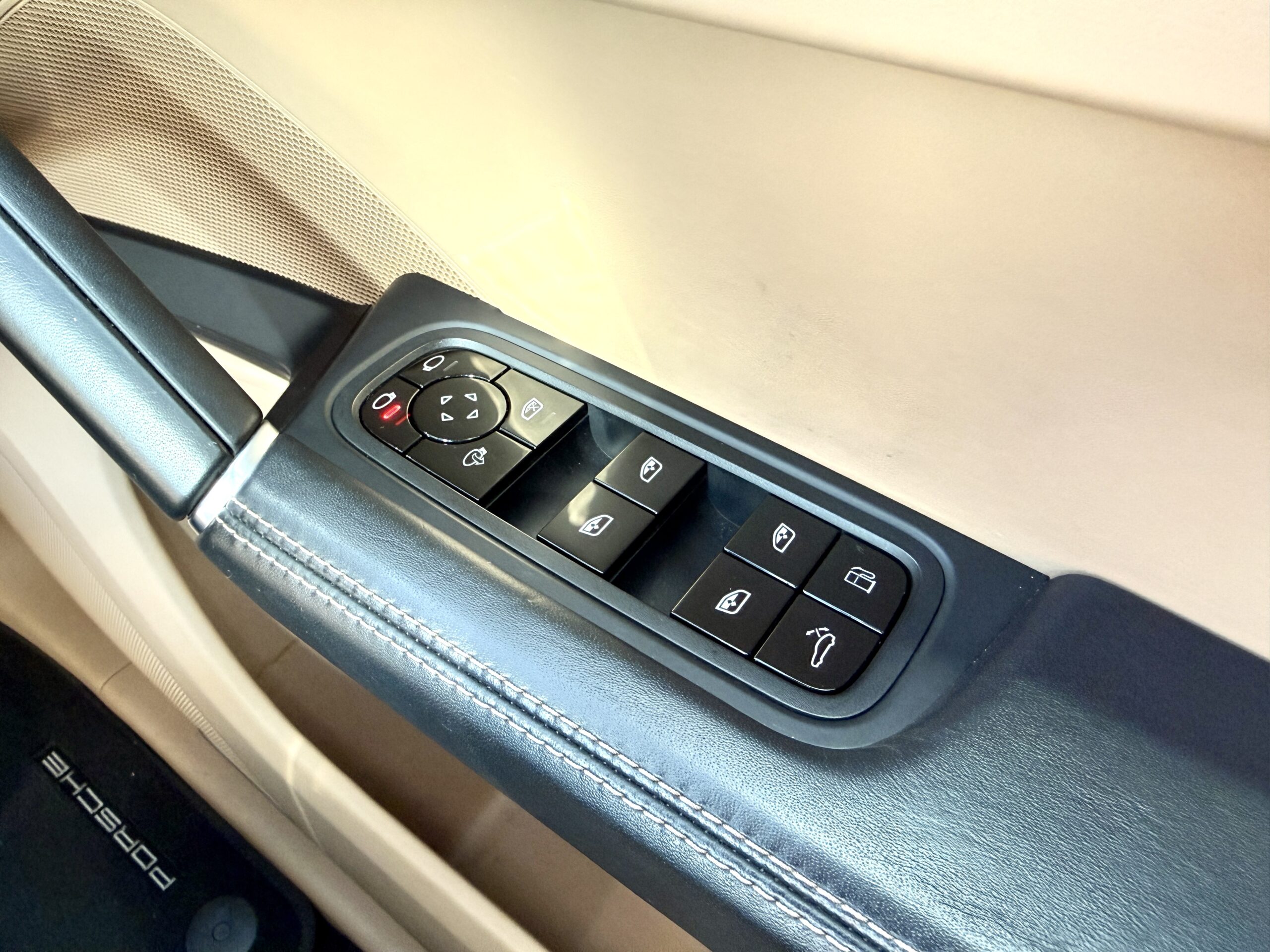 カイエンクーペ EハイブリッドTip-S 4WDの車両写真