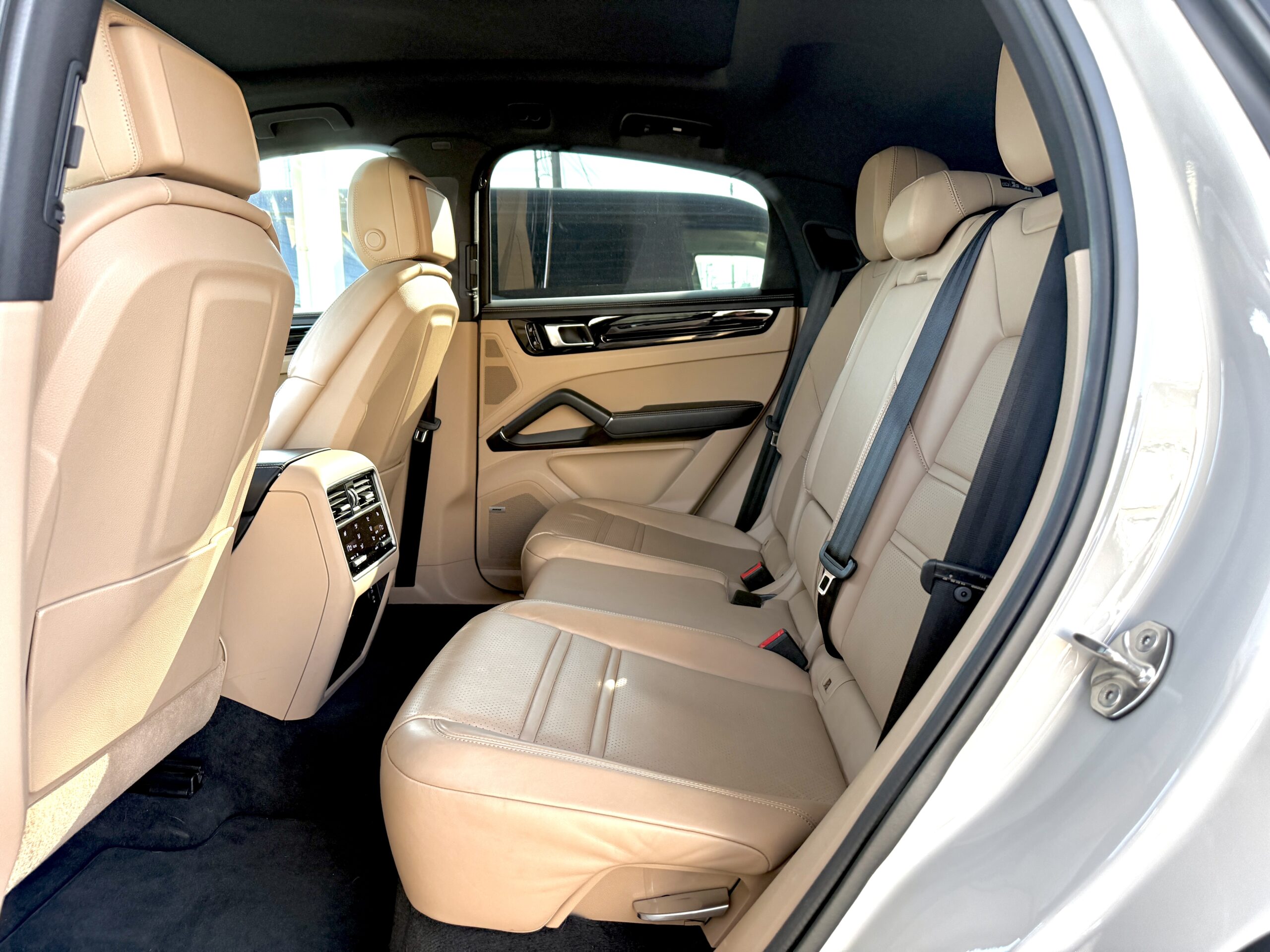 カイエンクーペ EハイブリッドTip-S 4WDの車両写真