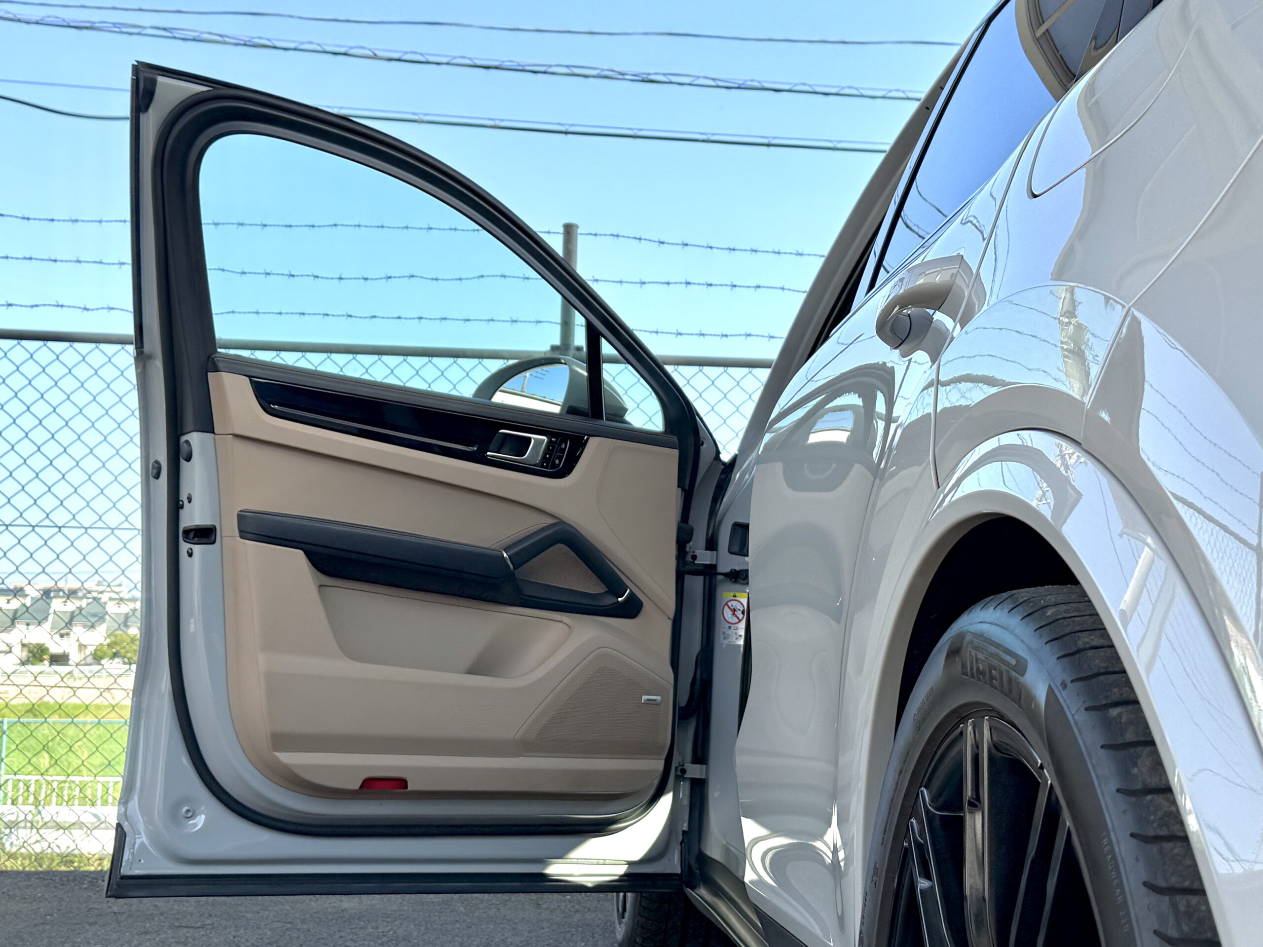 カイエンクーペ EハイブリッドTip-S 4WDの車両写真